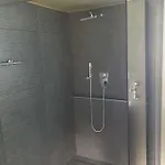 100